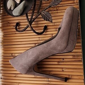 Faux suade,pump stiletto. 5 inch heel.